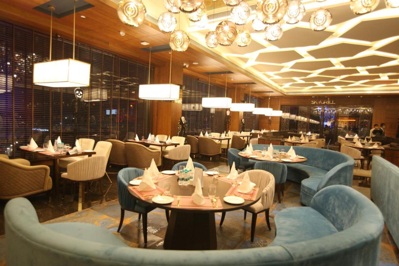 Radisson Blu Towers Kaushambi Delhi Ncr Hotel Ghaziabad Ngoại thất bức ảnh The interior of the restaurant