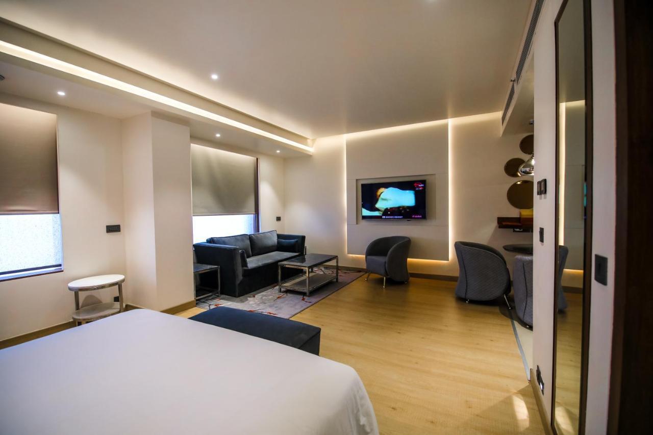 Radisson Blu Towers Kaushambi Delhi Ncr Hotel Ghaziabad Ngoại thất bức ảnh A room at the hotel