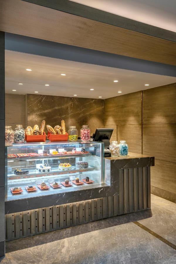 Radisson Blu Towers Kaushambi Delhi Ncr Hotel Ghaziabad Ngoại thất bức ảnh The Pastry Shop