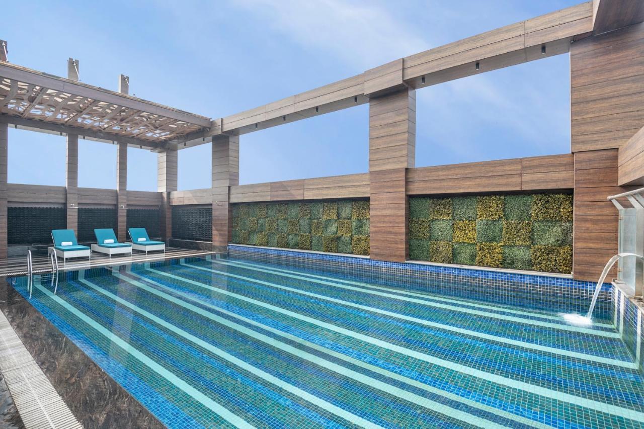 Radisson Blu Towers Kaushambi Delhi Ncr Hotel Ghaziabad Ngoại thất bức ảnh Rooftop pool