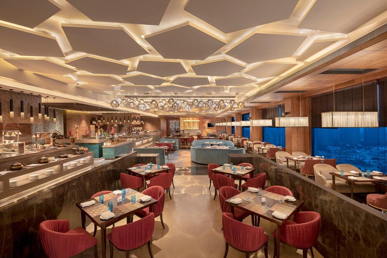 Radisson Blu Towers Kaushambi Delhi Ncr Hotel Ghaziabad Ngoại thất bức ảnh The restaurant