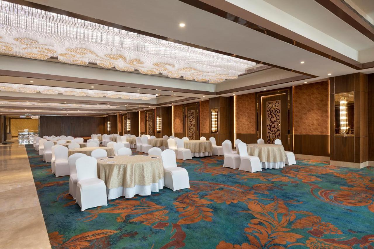 Radisson Blu Towers Kaushambi Delhi Ncr Hotel Ghaziabad Ngoại thất bức ảnh The Grand Ballroom