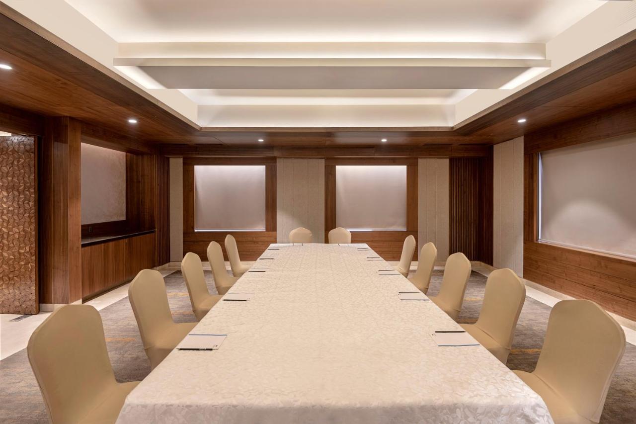 Radisson Blu Towers Kaushambi Delhi Ncr Hotel Ghaziabad Ngoại thất bức ảnh Boardroom