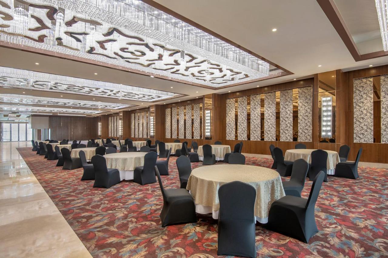 Radisson Blu Towers Kaushambi Delhi Ncr Hotel Ghaziabad Ngoại thất bức ảnh The ballroom