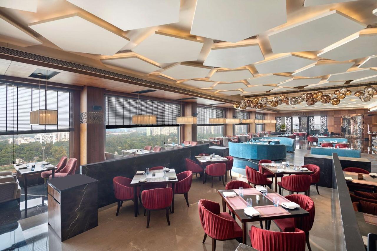 Radisson Blu Towers Kaushambi Delhi Ncr Hotel Ghaziabad Ngoại thất bức ảnh The restaurant