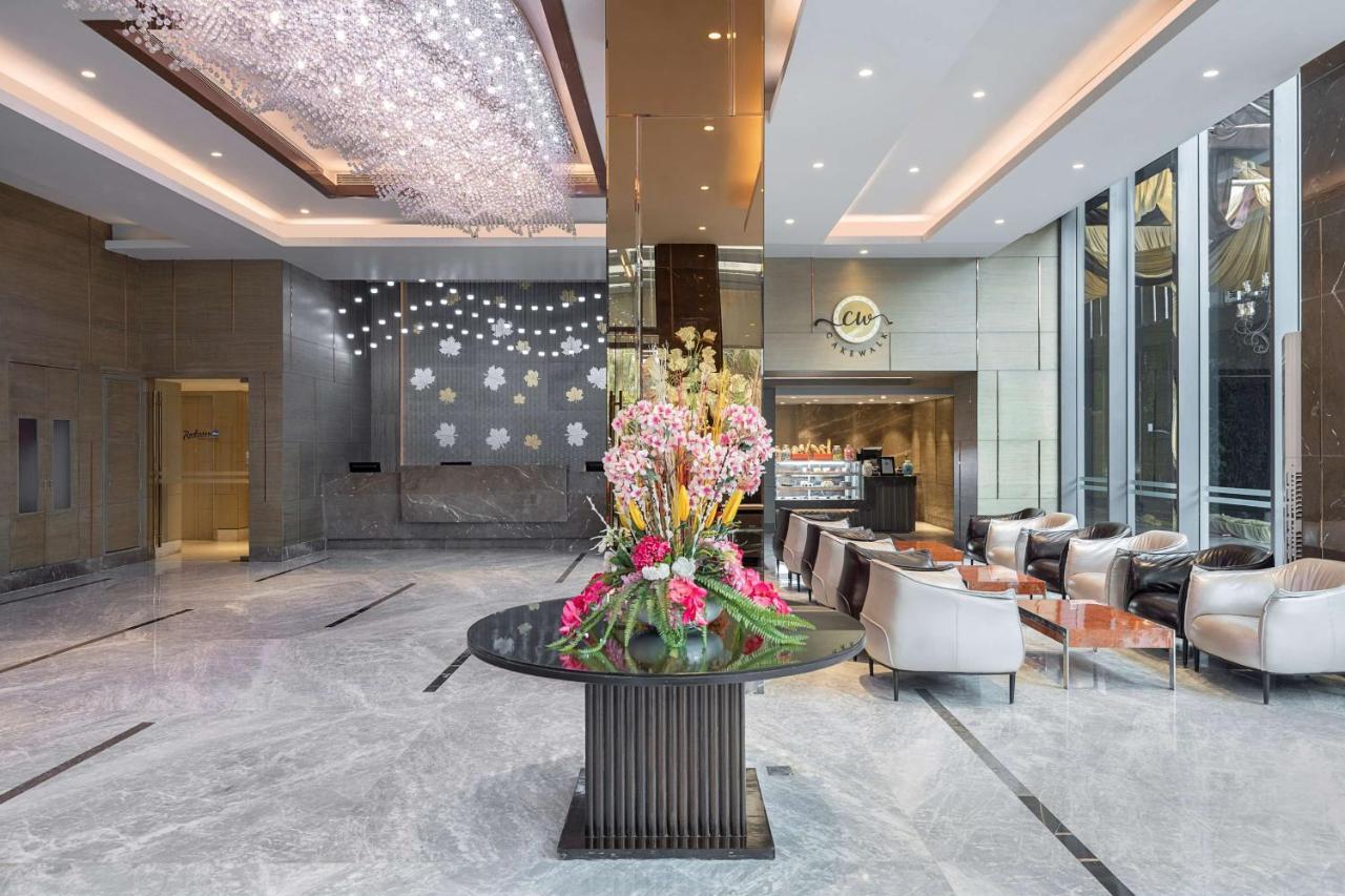 Radisson Blu Towers Kaushambi Delhi Ncr Hotel Ghaziabad Ngoại thất bức ảnh Lobby