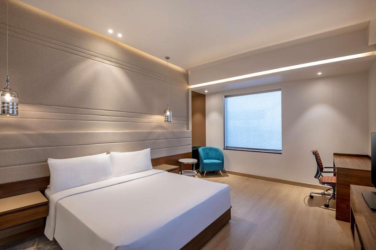 Radisson Blu Towers Kaushambi Delhi Ncr Hotel Ghaziabad Ngoại thất bức ảnh A room at the hotel
