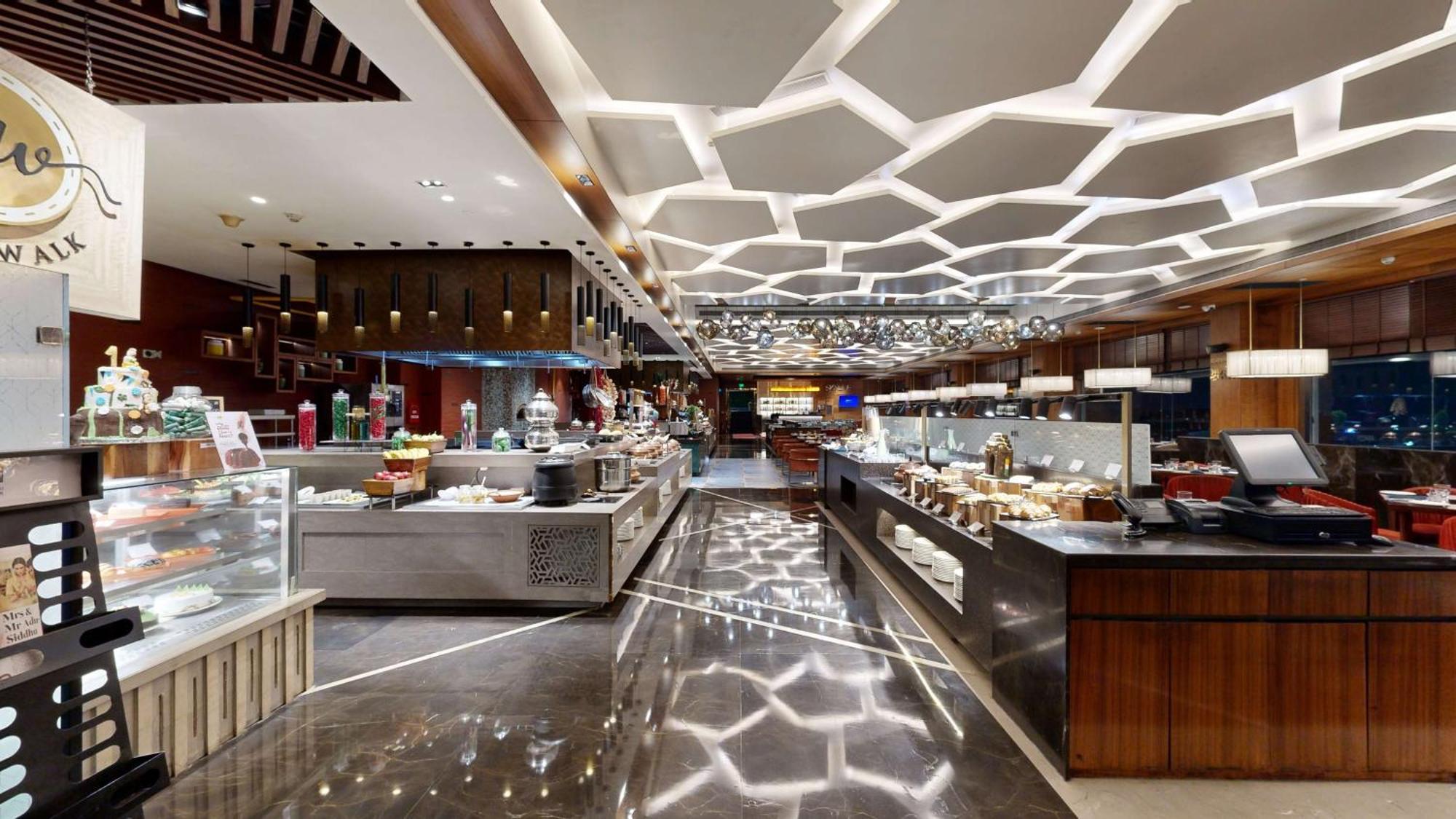 Radisson Blu Towers Kaushambi Delhi Ncr Hotel Ghaziabad Ngoại thất bức ảnh The buffet at the hotel