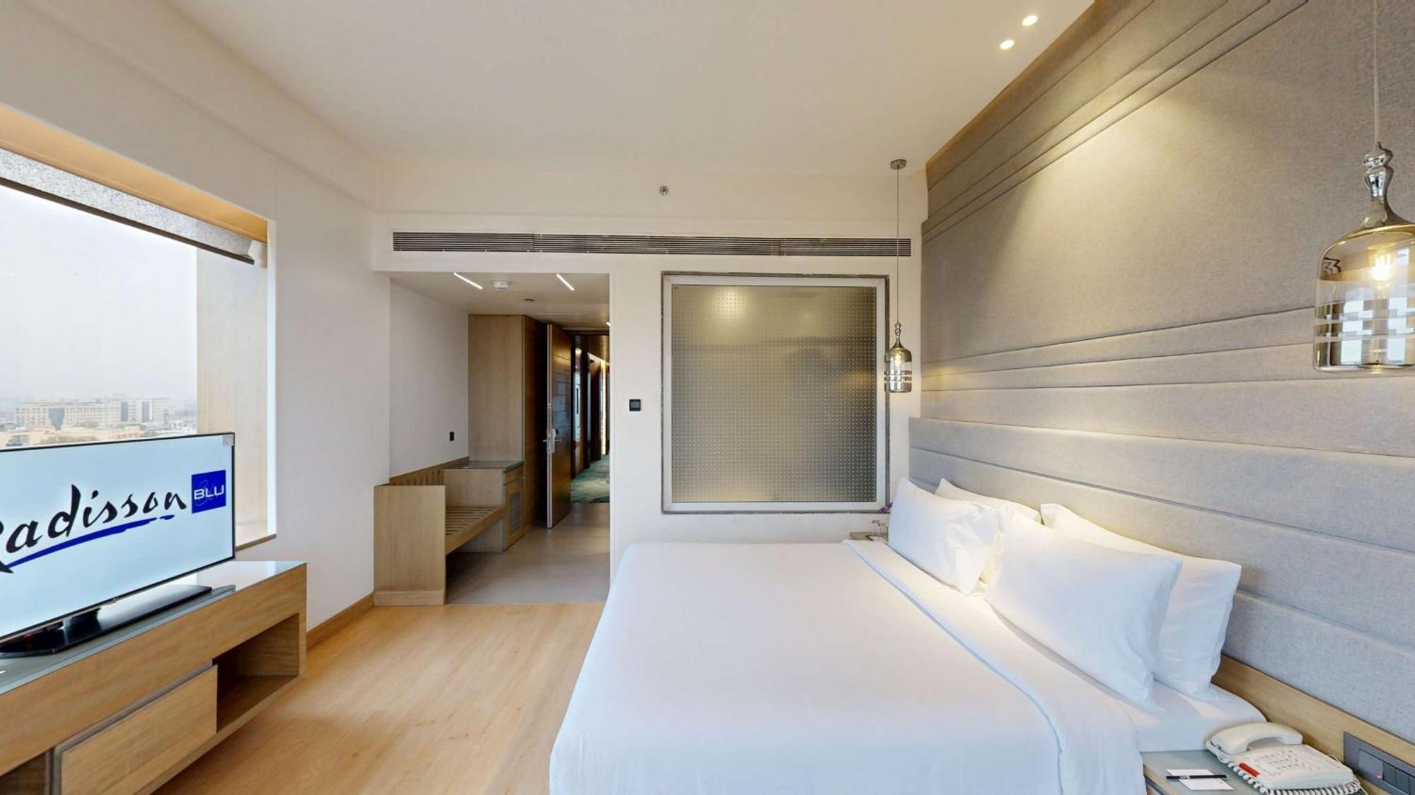 Radisson Blu Towers Kaushambi Delhi Ncr Hotel Ghaziabad Ngoại thất bức ảnh Deluxe Room