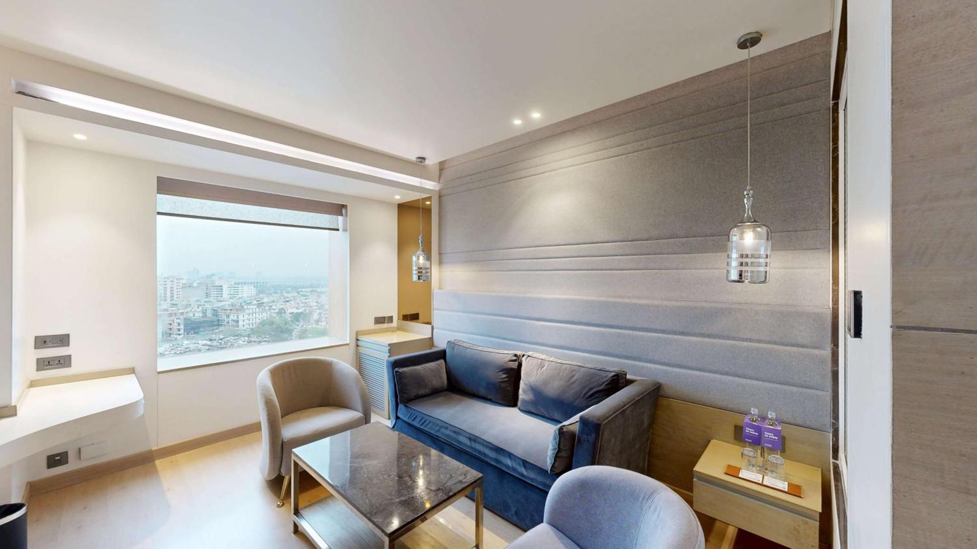 Radisson Blu Towers Kaushambi Delhi Ncr Hotel Ghaziabad Ngoại thất bức ảnh A suite at the hotel