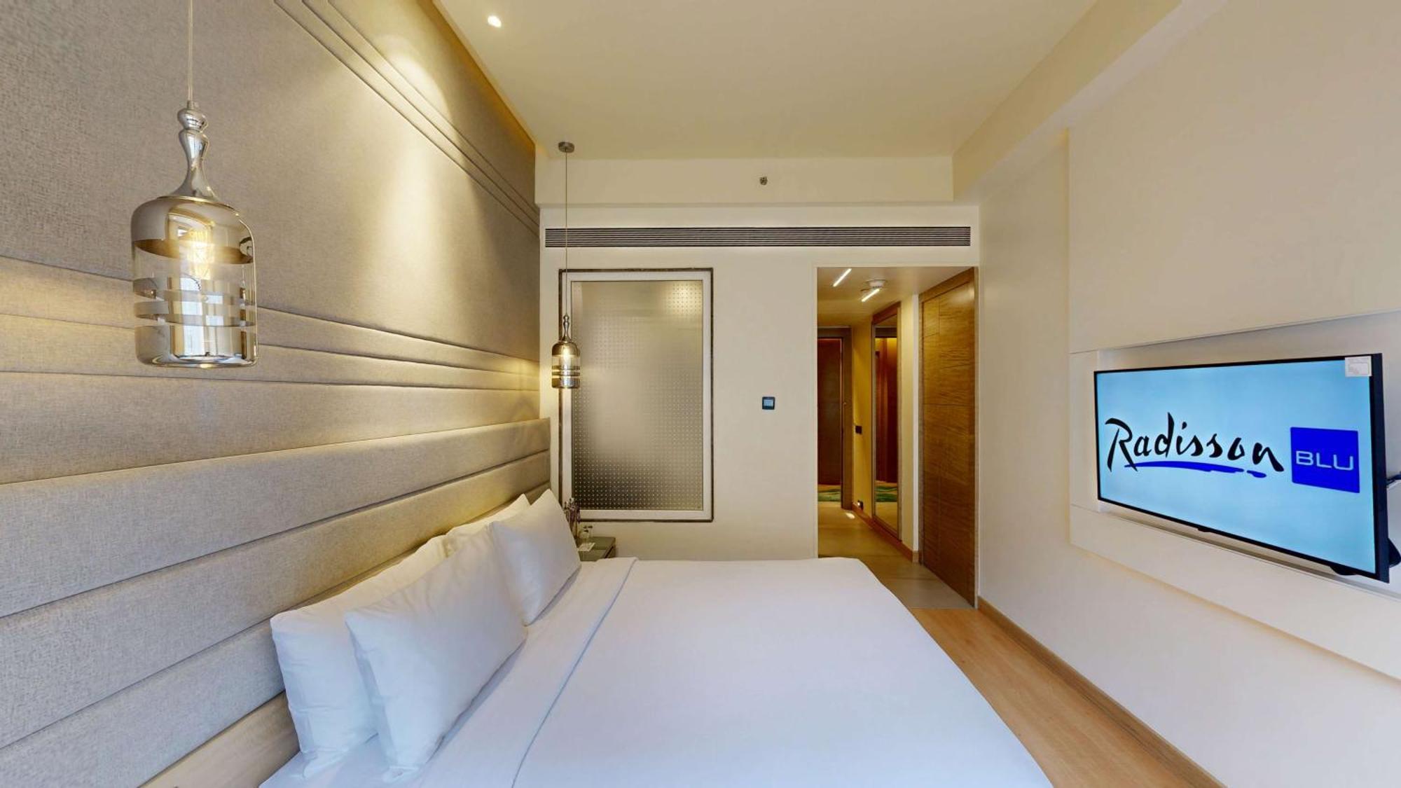 Radisson Blu Towers Kaushambi Delhi Ncr Hotel Ghaziabad Ngoại thất bức ảnh Deluxe Room